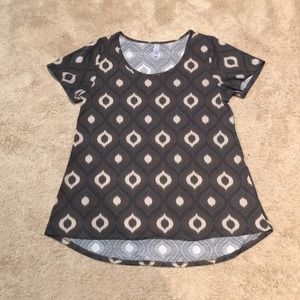 NWOT LuLaRoe size M Classic Tee